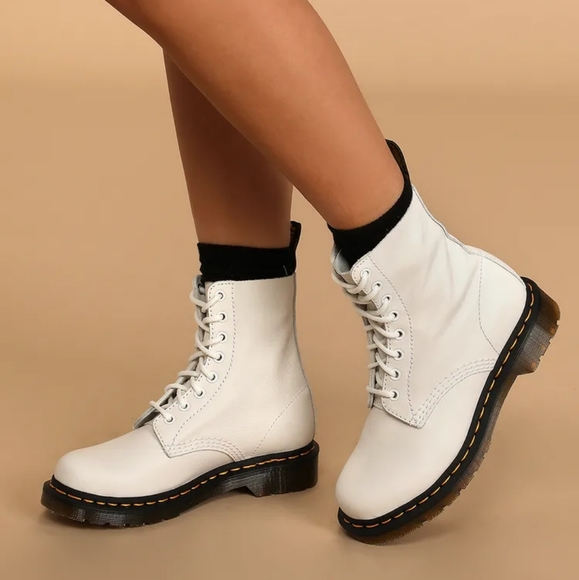 DR. MARTENS 1460 Pascal Lace-up Boots in Optical White NEW *Size Wms 8* - Picture 2 of 12